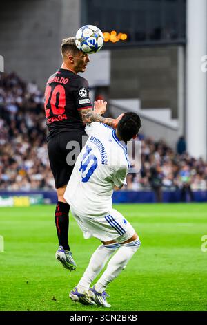 20 (GER) - Alejandro Grimaldo, 10 (FCK) - Mohamed Elyounoussi. Ligue des champions - phase de Ligue - FC København mod Bayer 04 Leverkusen - 18.09.2025. Banque D'Images
