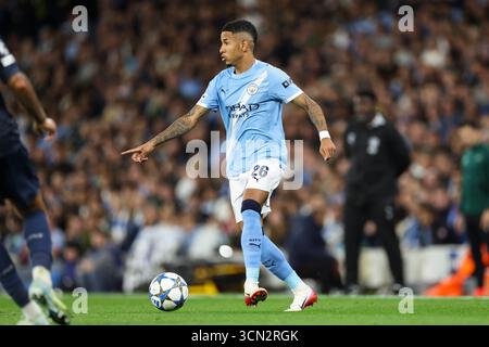 Manchester, Royaume-Uni. 18 septembre 2025. Savio (26), milieu de terrain de Manchester City, lors du match Manchester City FC vs SSC Napoli Champions League Round One au stade Etihad, Manchester, Royaume-Uni, le 18 septembre 2025 crédit : Phil Duncan/Every second Media crédit : Every second Media/Alamy Live News Banque D'Images