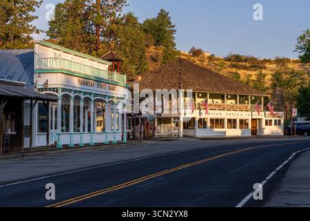 Winthrop, WA - 29 août 2025 : Farmers State Bank dans la ville historique de l'ouest de l'État de Washington Banque D'Images