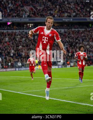 Harry Kane célébrant son deuxième but en 3-1 contre Bayern Munich vs Chelsea FC Banque D'Images