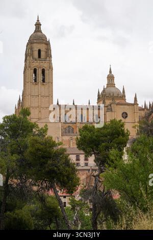 La cathédrale notre-Dame de l'Assomption et de Saint Fructus est une cathédrale catholique romaine située dans la ville espagnole de Ségovie Banque D'Images