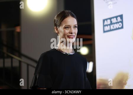 18 septembre 2025, Berlin, Friedrichshain, Allemagne : Berlin : Berlin. MIROIRS NO. 3 première cinéma avec Christian Petzold, Paula Beer, Barbara Auer, Matthias Brandt, Enno Trebs, et beaucoup plus.la photo montre l'actrice Paula Beer. (Crédit image : © Simone Kuhlmey/Pacific Press via ZUMA Press Wire) USAGE ÉDITORIAL SEULEMENT ! Non destiné à UN USAGE commercial ! Banque D'Images