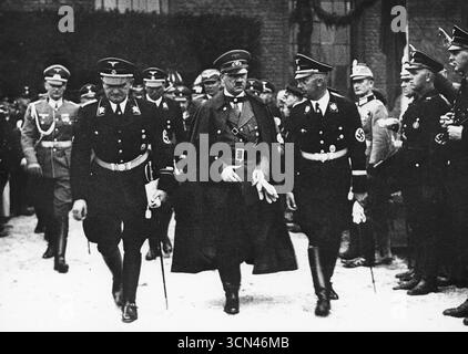 Participants à la cérémonie. Visible au premier plan de gauche à droite, NN, Adolf Hitler, Heinrich Himmler, 1938 Banque D'Images