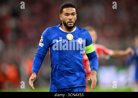Muenchen, Deutschland. 17 septembre 2025. Fussball ; Spieltag 01, Journée 01, UEFA Champions League ; saison 2025/2026; saison 2025/2026, Bayern Muenchen gegen FC Chelsea AM 17.09.2025 à Muenchen. UBz : 24 James Reece, FC Chelsea. Crédit : dpa/Alamy Live News Banque D'Images