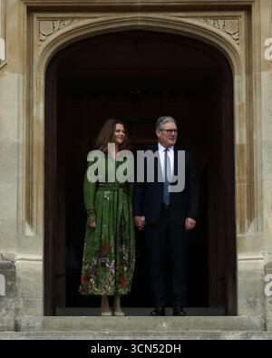 ELLESBOROUGH, ANGLETERRE, Royaume-Uni - 18 septembre 2025 - le premier ministre britannique Sir Keir Starmer et Lady Victoria Starmer rencontrent le président américain Donald Trump et Melania Trump à la résidence officielle du premier ministre à Chequers dans le Buckinghamshire, Angleterre, Royaume-Uni lors d'une visite d'État organisée par le premier ministre et le roi Charles III - photo : Geopix/No 10/Lauren Hurley Banque D'Images