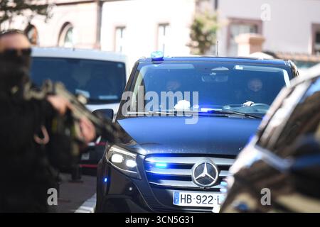 Colmar, France. 19 septembre 2025. Arrivée de Nordhal Lelandais dans une voiture avec des policiers pour son procès pour violences domestiques en détention au tribunal correctionnel du Palais de justice de Colmar, France, le 19 septembre 2025. Photo de Florian Poitout/ABACAPRESS.COM crédit : Abaca Press/Alamy Live News Banque D'Images