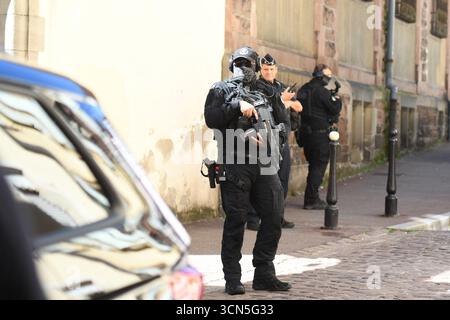 Colmar, France. 19 septembre 2025. Arrivée de Nordhal Lelandais dans une voiture avec des policiers pour son procès pour violences domestiques en détention au tribunal correctionnel du Palais de justice de Colmar, France, le 19 septembre 2025. Photo de Florian Poitout/ABACAPRESS.COM crédit : Abaca Press/Alamy Live News Banque D'Images