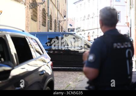 Colmar, France. 19 septembre 2025. Arrivée de Nordhal Lelandais dans une voiture avec des policiers pour son procès pour violences domestiques en détention au tribunal correctionnel du Palais de justice de Colmar, France, le 19 septembre 2025. Photo de Florian Poitout/ABACAPRESS.COM crédit : Abaca Press/Alamy Live News Banque D'Images