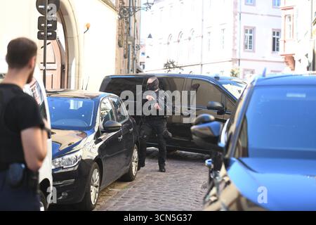 Colmar, France. 19 septembre 2025. Arrivée de Nordhal Lelandais dans une voiture avec des policiers pour son procès pour violences domestiques en détention au tribunal correctionnel du Palais de justice de Colmar, France, le 19 septembre 2025. Photo de Florian Poitout/ABACAPRESS.COM crédit : Abaca Press/Alamy Live News Banque D'Images