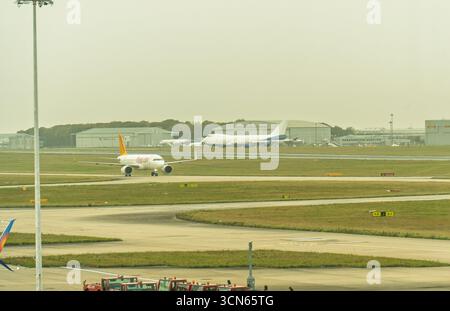 Londres, Royaume-Uni. 21 octobre 2024, avion de Pegasus Airlines au sol à l'aéroport de Londres Stansted Banque D'Images