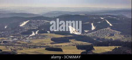 Landal Ferienpark Winterberg, Winterberg, Sauerland, Rhénanie du Nord-Westphalie, Allemagne, DE, Europe, vue lointaine, paysage vallonné, vue aérienne, antenne p Banque D'Images