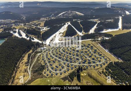 Landal Ferienpark Winterberg, Winterberg, Sauerland, Rhénanie du Nord-Westphalie, Allemagne, DE, Europe, vue lointaine, paysage vallonné, vue aérienne, antenne p Banque D'Images