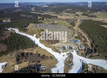 Landal Ferienpark Winterberg, Winterberg, Sauerland, Rhénanie du Nord-Westphalie, Allemagne, DE, Europe, vue lointaine, paysage vallonné, vue aérienne, antenne p Banque D'Images