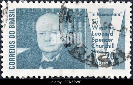Timbre-poste oblitéré imprimé par le Brésil, in memoriam Sir Winston Churchill, vers 1965. Banque D'Images