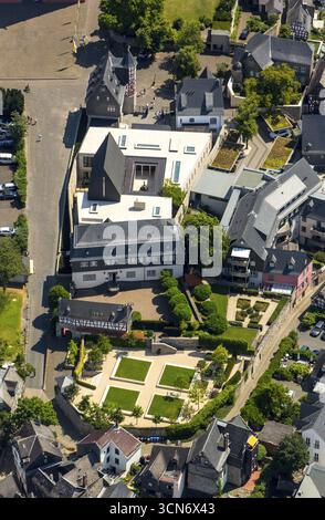 Reconnaissable le magnifique bâtiment et le jardin du jardin de l'ancien évêque du Limbourg Franz-Peter Tebartz-van Elst, Limburg an der Lahn, distric Banque D'Images