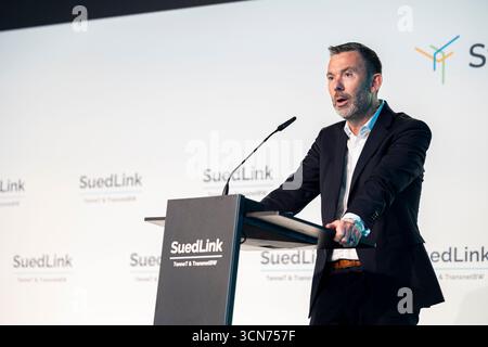 Einbeck, Allemagne. 19 septembre 2025. Tim Meyerjürgens, PDG de 'TenneT', intervient lors de la cérémonie de début de la construction de 'SuedLink' dans le sud de la basse-Saxe. Dans les mois à venir, les câbles de courant continu seront posés sur environ 100 kilomètres entre Elze et Friedland. La construction de SuedLink est l'un des plus grands projets d'infrastructure de la transition énergétique. Crédit : Michael Matthey/dpa/Alamy Live News Banque D'Images