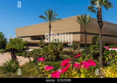 Tel Aviv, Israël, 19 septembre 2025, la Bibliothèque centrale Sourasky, monument architectural de premier plan situé au sein de l'Université de tel Aviv Banque D'Images