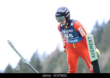 19 septembre 2025 ; Val di Fiemme, Italie ; Grand Prix d'été de saut à ski FIS 2025 avant les Jeux Olympiques d'hiver de Milan Cortina 2026, épreuve féminine ; en action Pola Beltowska (POL) Banque D'Images