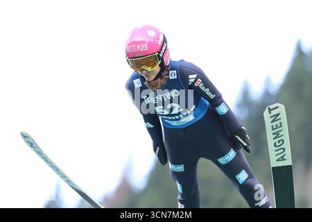19 septembre 2025 ; Val di Fiemme, Italie ; Grand Prix d'été de saut à ski FIS 2025 avant les Jeux Olympiques d'hiver de Milan Cortina 2026, épreuve féminine ; en action Juliane Seyfarth (GER) Banque D'Images