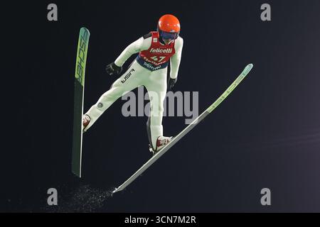 19 septembre 2025 ; Val di Fiemme, Italie ; Grand Prix d'été de saut à ski FIS 2025 avant les Jeux Olympiques d'hiver de Milan Cortina 2026, épreuve masculine ; en action Jason Colby (USA) Banque D'Images