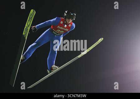 19 septembre 2025 ; Val di Fiemme, Italie ; Grand Prix d'été de saut à ski FIS 2025 avant les Jeux Olympiques d'hiver de Milan Cortina 2026, épreuve masculine ; en action Sergey Tkachenko (KAZ) Banque D'Images