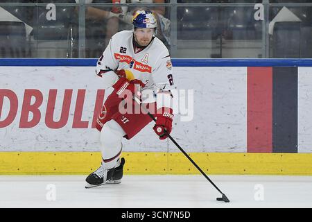 Salzbourg, Allemagne. 19 septembre 2025. Win2day ICE Hockey League 3. Runde EC Red Bull Salzburg - EC IDM Waermepumpen VSV AM 19.09.2025 in der Eisarena in Salzburg Dennis Robertson ( Salzburg ) Foto : Revierfoto crédit : ddp Media GmbH/Alamy Live News Banque D'Images