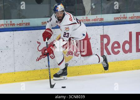 Salzbourg, Allemagne. 19 septembre 2025. Win2day ICE Hockey League 3. Runde EC Red Bull Salzburg - EC IDM Waermepumpen VSV AM 19.09.2025 in der Eisarena in Salzburg Devante Stephens ( Salzbourg ) Foto : Revierfoto crédit : ddp Media GmbH/Alamy Live News Banque D'Images