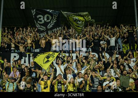 Lier, Belgique. 19 septembre 2025. Les supporters de Lierse célèbrent après avoir remporté un match de football entre Lierse SK et RWDM Bruxelles, vendredi 19 septembre 2025 à lier, le jour 6 de la deuxième division 2025-2026 'Challenger Pro League' 1B du championnat belge. BELGA PHOTO DAVID PINTENS crédit : Belga News Agency/Alamy Live News Banque D'Images