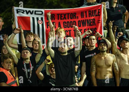 Lier, Belgique. 19 septembre 2025. Les supporters de Rwdm photographiés lors d'un match de football entre Lierse SK et RWDM Bruxelles, vendredi 19 septembre 2025 à lier, le jour 6 de la deuxième division 2025-2026 'Challenger Pro League' 1B du championnat belge. BELGA PHOTO DAVID PINTENS crédit : Belga News Agency/Alamy Live News Banque D'Images