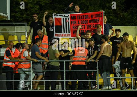 Lier, Belgique. 19 septembre 2025. Les supporters de Rwdm photographiés lors d'un match de football entre Lierse SK et RWDM Bruxelles, vendredi 19 septembre 2025 à lier, le jour 6 de la deuxième division 2025-2026 'Challenger Pro League' 1B du championnat belge. BELGA PHOTO DAVID PINTENS crédit : Belga News Agency/Alamy Live News Banque D'Images