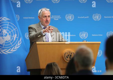 NEW YORK, NEW YORK – 19 SEPTEMBRE : Stéphane Dujarric, porte-parole du Secrétaire général des Nations Unies Antonio Guterres, informe les journalistes lors du briefing quotidien de midi au Siège de l’ONU le 19 septembre 2025. La session intervient moins d’une semaine avant l’ouverture de la 80e Assemblée générale des Nations Unies, offrant des mises à jour sur les questions mondiales et les préparatifs du débat de haut niveau. (Photo : Giada Papini Rampelotto/EuropaNewswire) Banque D'Images