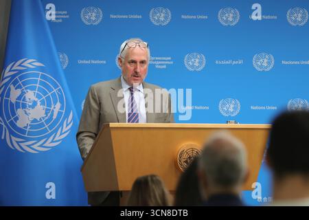 NEW YORK, NEW YORK – 19 SEPTEMBRE : Stéphane Dujarric, porte-parole du Secrétaire général des Nations Unies Antonio Guterres, informe les journalistes lors du briefing quotidien de midi au Siège de l’ONU le 19 septembre 2025. La session intervient moins d’une semaine avant l’ouverture de la 80e Assemblée générale des Nations Unies, offrant des mises à jour sur les questions mondiales et les préparatifs du débat de haut niveau. (Photo : Giada Papini Rampelotto/EuropaNewswire) Banque D'Images