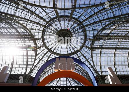 Paris, France. 19 septembre 2025. Le logo de FAB Paris est visible au Grand Palais, Paris, France, 19 septembre 2025. FAB Paris ouvre ses portes au public du 20 au 24 septembre, réunissant près de 100 exposants de renommée internationale. Crédit : Gao Jing/Xinhua/Alamy Live News Banque D'Images