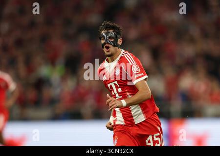 Munich, Allemagne. 17 septembre 2025. Aleksandar Pavlovic du Bayern vu lors du match de l'UEFA Champions League 2025/2026 entre le Bayern et le Chelsea FC à l'Allianz Arena. Score final ; Bayern 3 :1 Chelsea F.C. crédit : SOPA images Limited/Alamy Live News Banque D'Images