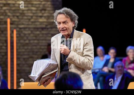 Giovanni di Lorenzo BEI der Aufzeichnung der Radio Bremen Talkshow 3 nach 9 im Studio an der Schlachte. Brême, 19.09.2025 *** Giovanni di Lorenzo lors de l'enregistrement du talk-show de Radio Brême 3 nach 9 dans le studio du Schlachte Brême, 19 09 2025 Foto :Xu.xStammx/xFuturexImagex 3nach9 5903 Banque D'Images