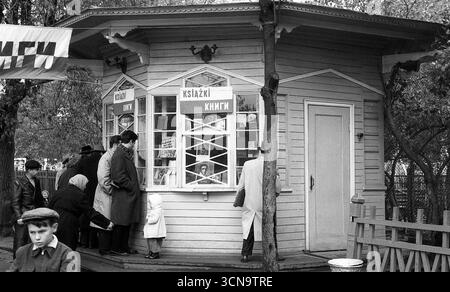 Moscou, URSS, - 10 septembre 1959 : librairie sur l'exposition industrielle polonaise dans le parc Gorky Banque D'Images
