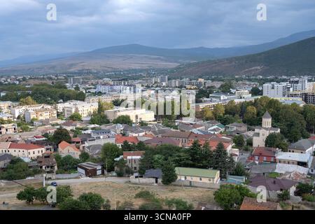 Gori, Géorgie. 9 septembre 2025. Vue panoramique paysage de la ville géorgienne de Gori, connue comme le berceau du révolutionnaire communiste et Sovie Banque D'Images