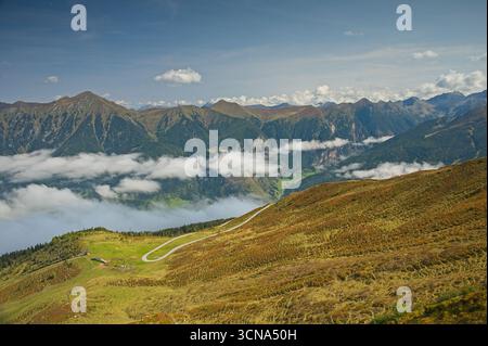 Vue depuis la montagne Stubnerkogel près de Bad Gastein en Autriche Banque D'Images