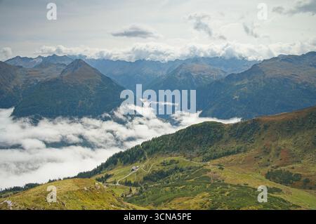 Vue depuis la montagne Stubnerkogel près de Bad Gastein en Autriche Banque D'Images