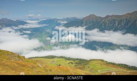 Vue depuis la montagne Stubnerkogel près de Bad Gastein en Autriche Banque D'Images
