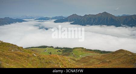 Vue depuis la montagne Stubnerkogel près de Bad Gastein en Autriche Banque D'Images