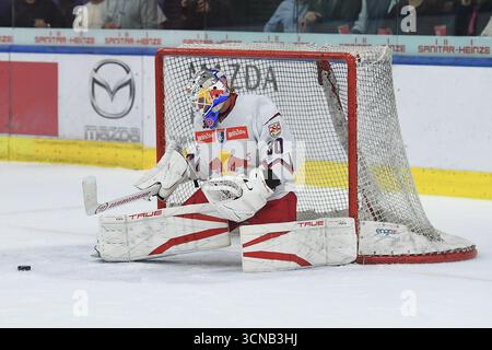 Salzbourg, Allemagne. 19 septembre 2025. Win2day ICE Hockey League 3. Runde EC Red Bull Salzburg - EC IDM Waermepumpen VSV AM 19.09.2025 in der Eisarena in Salzburg David Kickert ( Salzburg ) Foto : Revierfoto crédit : ddp Media GmbH/Alamy Live News Banque D'Images