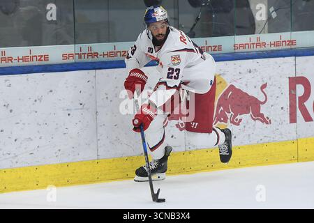 Salzbourg, Allemagne. 19 septembre 2025. Win2day ICE Hockey League 3. Runde EC Red Bull Salzburg - EC IDM Waermepumpen VSV AM 19.09.2025 in der Eisarena in Salzburg Devante Stephens ( Salzbourg ) Foto : Revierfoto crédit : ddp Media GmbH/Alamy Live News Banque D'Images