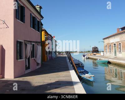 Burano, Italie 11 octobre 2019 : Burano est une île de la lagune vénitienne, dans le nord de l'Italie, près de Torcello à l'extrémité nord de la lagune, Banque D'Images