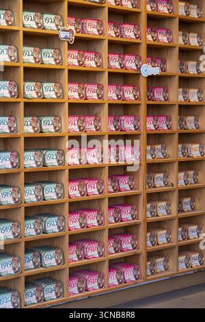 Comur sardines et autres produits de poisson en conserve, souvenir populaire du Portugal, magasin phare, à la ferme, Algarve, Portugal Banque D'Images