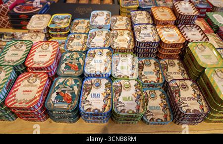 Comur sardines et autres produits de poisson en conserve, souvenir populaire du Portugal, magasin phare, à la ferme, Algarve, Portugal Banque D'Images