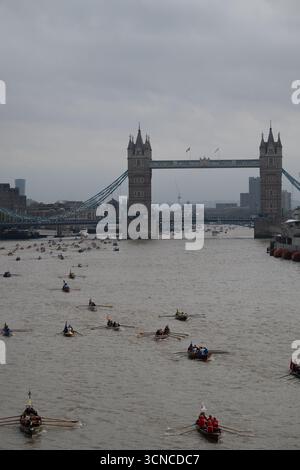 Londres, Royaume-Uni, le 20 septembre 2025, la Great River Race est le River Marathon de Londres. C'est une course de bateaux spectaculaire couvrant 21,6 miles de Millwall à l'est à Richmond à l'Ouest, voyageant sous les célèbres ponts de Londres. La Great Boat Race est un événement caritatif., Andrew Lalchan Photography/Alamy Live News Banque D'Images