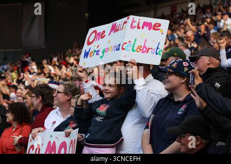 BRISTOL, Royaume-Uni - 20 septembre 2025 : les fans manifestent leur soutien à Maud Muir, l’anglaise, lors de la demi-finale de la Coupe du monde de rugby féminin entre la France et l’Angleterre au Ashton Gate Stadium (crédit : Craig Mercer/ Alamy Live News) Banque D'Images