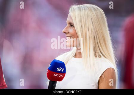Leipzig, Allemagne. 20 septembre 2025. Julia Simic (Sky Expertin) 1. Fu?ball Bundesliga, RB Leipzig - 1. FC K?ln, Leipzig, Red Bull Arena AM 20.09.2025 LA RÉGLEMENTATION DFL INTERDIT TOUTE UTILISATION DE PHOTOGRAPHIES COMME SÉQUENCES D'IMAGES ET/OU QUASI-VIDÉO. Crédit : dpa/Alamy Live News Banque D'Images