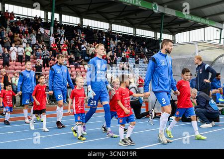 Hvidovre, Danemark. 20 septembre 2025. Les joueurs de Hvidovre IF entrent sur le terrain pour le match de Betinia Liga entre Hvidovre IF et Hilleroed à la Pro ventilation Arena de Hvidovre. Crédit : Gonzales photo/Alamy Live News Banque D'Images